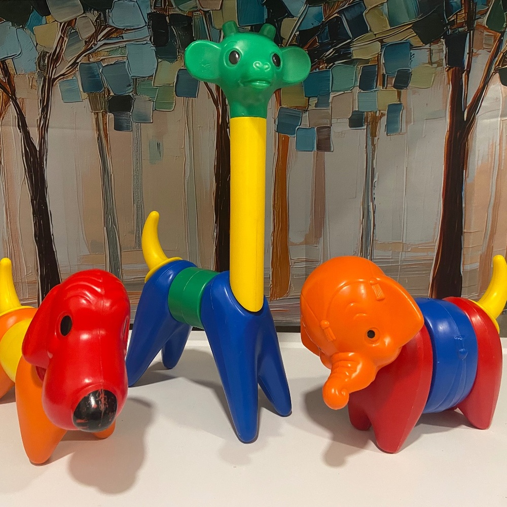 Tupperware Vintage 1985-87 Interlocking "Zoo-It-Yourself" Set